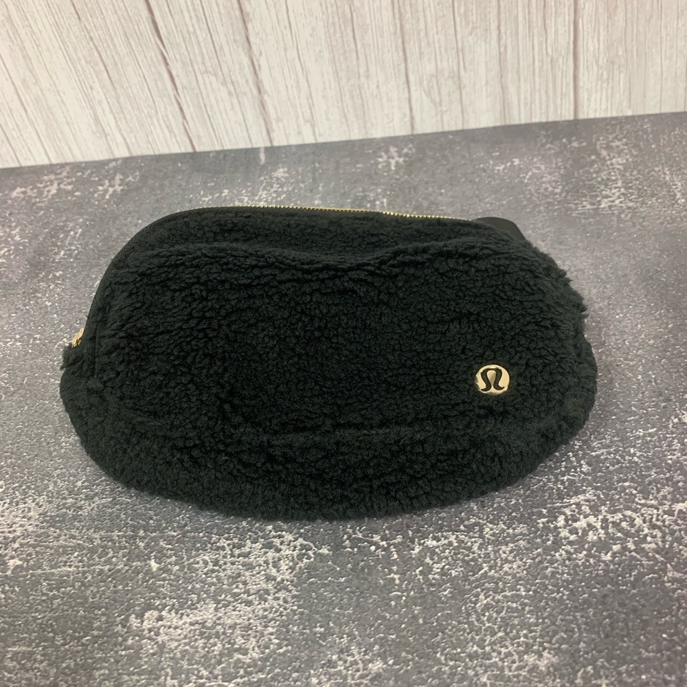 Lululemon Fleece Everywhere Belt Bag - Picture 2 of 11